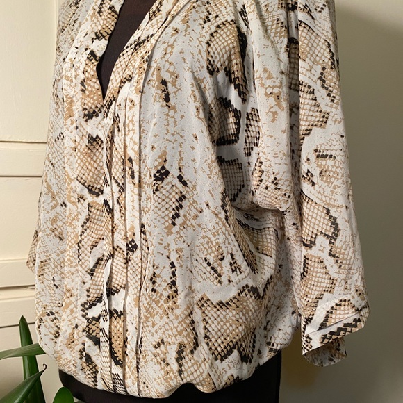 Light Sheer Professional Blouse Snake Skin Top - Picture 4 of 6